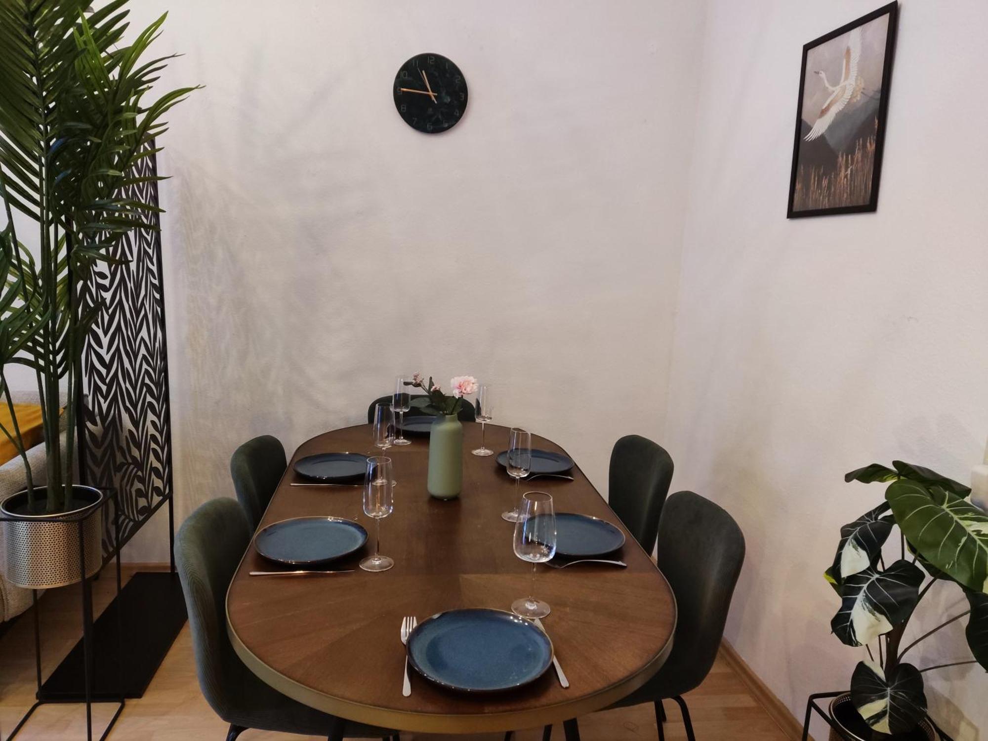 Zen - 2 Bedrooms - Kitchen - Balcony Apartment