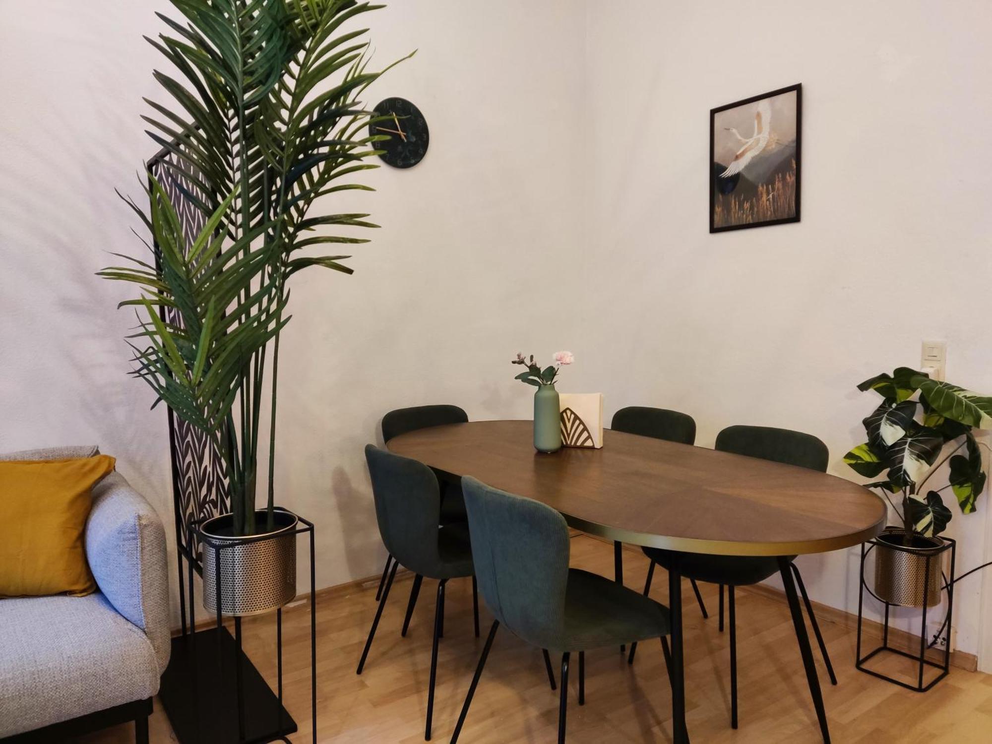 Zen - 2 Bedrooms - Kitchen - Balcony Apartment